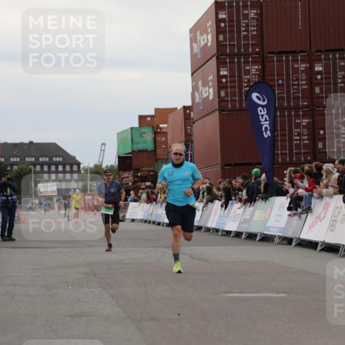03.10.2025 - Köhlbrandbrückenlauf Yannick Fuchs http://msf.ph/oto/8982926 03.10.2025 15:50:19 Ziel 7045, 9713 meine-sportfotos.de