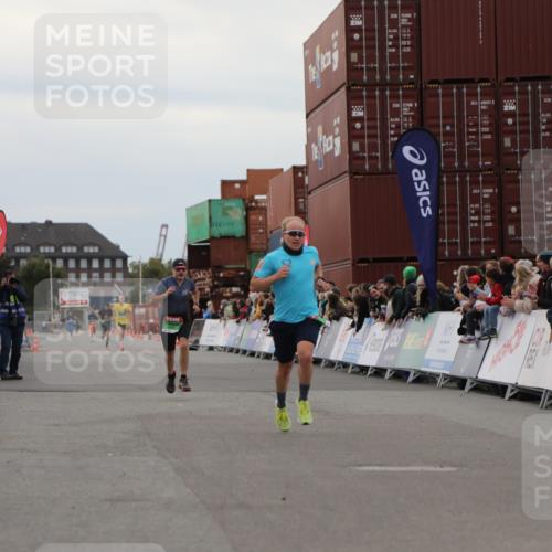 03.10.2025 - Köhlbrandbrückenlauf Yannick Fuchs http://msf.ph/oto/8982928 03.10.2025 15:50:19 Ziel 7045, 9713 meine-sportfotos.de