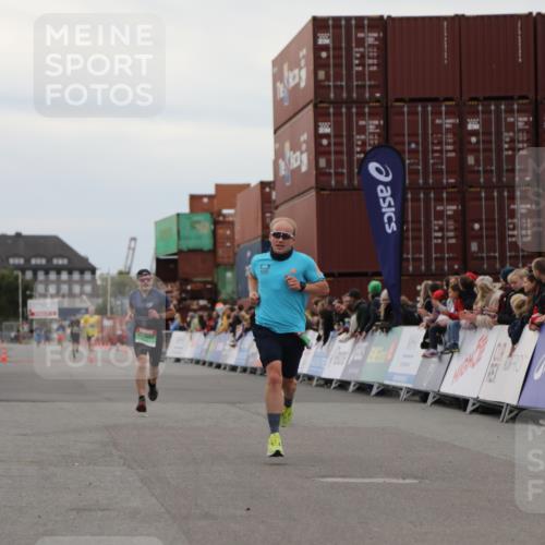 03.10.2025 - Köhlbrandbrückenlauf Yannick Fuchs http://msf.ph/oto/8982929 03.10.2025 15:50:20 Ziel 7045, 9713 meine-sportfotos.de