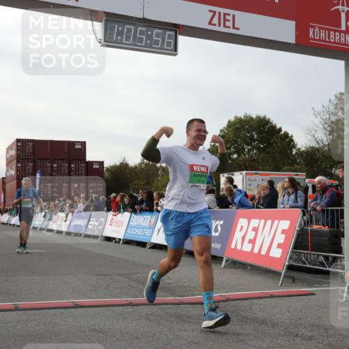 03.10.2025 - Köhlbrandbrückenlauf Yannick Fuchs http://msf.ph/oto/8982930 03.10.2025 16:05:55 Ziel 8616, 9102, 9468 meine-sportfotos.de