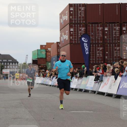 03.10.2025 - Köhlbrandbrückenlauf Yannick Fuchs http://msf.ph/oto/8982931 03.10.2025 15:50:20 Ziel 7045, 9713 meine-sportfotos.de