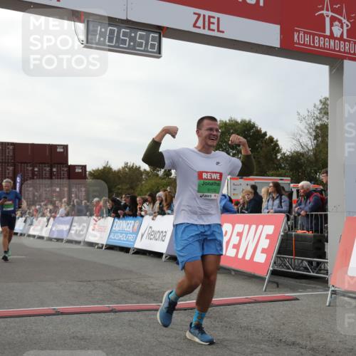 03.10.2025 - Köhlbrandbrückenlauf Yannick Fuchs http://msf.ph/oto/8982932 03.10.2025 16:05:55 Ziel 8616, 9102, 9468 meine-sportfotos.de