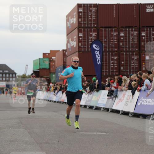 03.10.2025 - Köhlbrandbrückenlauf Yannick Fuchs http://msf.ph/oto/8982933 03.10.2025 15:50:20 Ziel 7045, 9713 meine-sportfotos.de