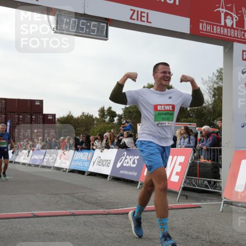 03.10.2025 - Köhlbrandbrückenlauf Yannick Fuchs http://msf.ph/oto/8982934 03.10.2025 16:05:55 Ziel 8616, 9102, 9468 meine-sportfotos.de