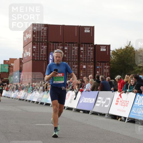 03.10.2025 - Köhlbrandbrückenlauf Yannick Fuchs http://msf.ph/oto/8982936 03.10.2025 16:05:55 Ziel 8616, 9102, 9468 meine-sportfotos.de
