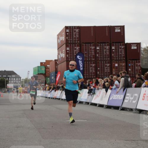 03.10.2025 - Köhlbrandbrückenlauf Yannick Fuchs http://msf.ph/oto/8982937 03.10.2025 15:50:20 Ziel 7045, 9713 meine-sportfotos.de