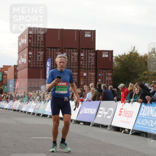03.10.2025 - Köhlbrandbrückenlauf Yannick Fuchs http://msf.ph/oto/8982938 03.10.2025 16:05:55 Ziel 8616, 9102, 9468 meine-sportfotos.de