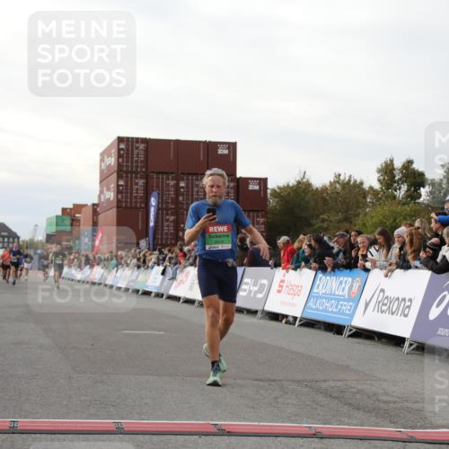 03.10.2025 - Köhlbrandbrückenlauf Yannick Fuchs http://msf.ph/oto/8982945 03.10.2025 16:05:56 Ziel 7610, 8616, 9102, 9468 meine-sportfotos.de