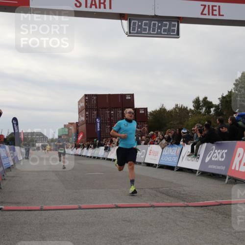 03.10.2025 - Köhlbrandbrückenlauf Yannick Fuchs http://msf.ph/oto/8982946 03.10.2025 15:50:21 Ziel 7045, 9713 meine-sportfotos.de
