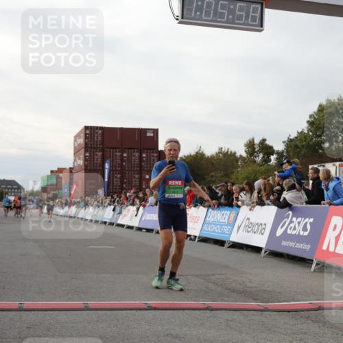 03.10.2025 - Köhlbrandbrückenlauf Yannick Fuchs http://msf.ph/oto/8982950 03.10.2025 16:05:56 Ziel 7610, 8616, 9102, 9468 meine-sportfotos.de