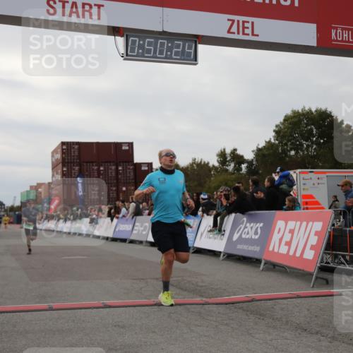 03.10.2025 - Köhlbrandbrückenlauf Yannick Fuchs http://msf.ph/oto/8982951 03.10.2025 15:50:22 Ziel 7045, 9713 meine-sportfotos.de