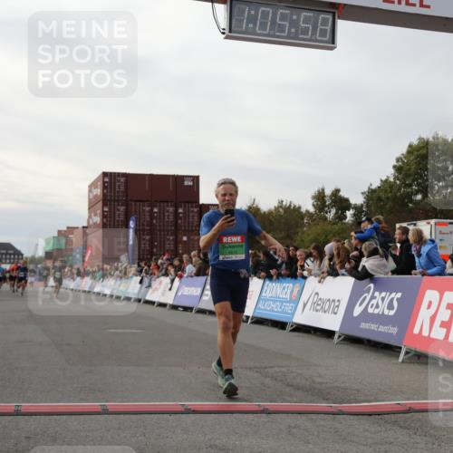 03.10.2025 - Köhlbrandbrückenlauf Yannick Fuchs http://msf.ph/oto/8982952 03.10.2025 16:05:57 Ziel 7610, 8616, 9102, 9378, 9468 meine-sportfotos.de