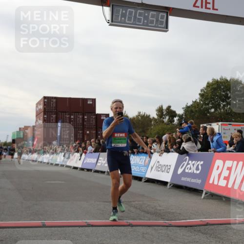 03.10.2025 - Köhlbrandbrückenlauf Yannick Fuchs http://msf.ph/oto/8982954 03.10.2025 16:05:57 Ziel 7610, 8616, 9102, 9378, 9468 meine-sportfotos.de