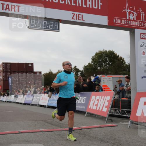 03.10.2025 - Köhlbrandbrückenlauf Yannick Fuchs http://msf.ph/oto/8982955 03.10.2025 15:50:22 Ziel 7045, 9713 meine-sportfotos.de