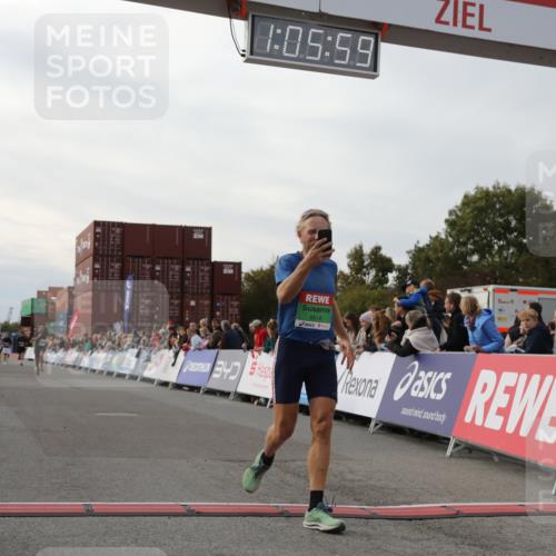 03.10.2025 - Köhlbrandbrückenlauf Yannick Fuchs http://msf.ph/oto/8982958 03.10.2025 16:05:57 Ziel 7610, 8616, 9102, 9378, 9468 meine-sportfotos.de