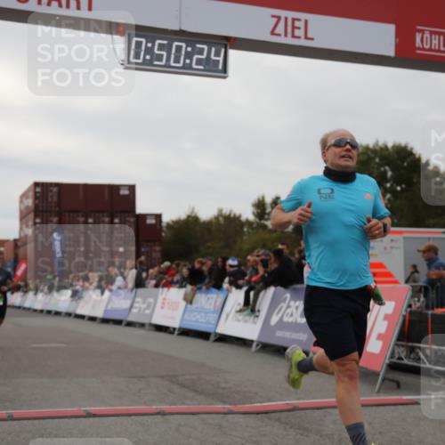 03.10.2025 - Köhlbrandbrückenlauf Yannick Fuchs http://msf.ph/oto/8982959 03.10.2025 15:50:22 Ziel 7045, 9713 meine-sportfotos.de
