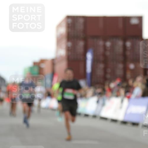 03.10.2025 - Köhlbrandbrückenlauf Yannick Fuchs http://msf.ph/oto/8982961 03.10.2025 16:06:01 Ziel 7610, 8539, 8813, 8886, 9378, 9468, 9596, 9626 meine-sportfotos.de