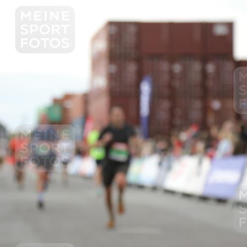 03.10.2025 - Köhlbrandbrückenlauf Yannick Fuchs http://msf.ph/oto/8982963 03.10.2025 16:06:01 Ziel 7610, 8539, 8813, 8886, 9378, 9468, 9596, 9626 meine-sportfotos.de