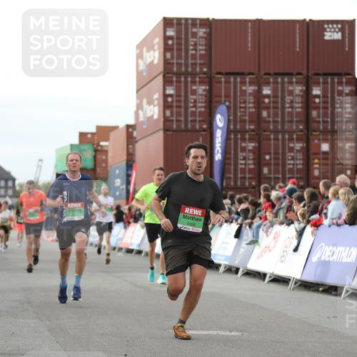 03.10.2025 - Köhlbrandbrückenlauf Yannick Fuchs http://msf.ph/oto/8982965 03.10.2025 16:06:01 Ziel 7610, 8539, 8813, 8886, 9378, 9468, 9596, 9626 meine-sportfotos.de