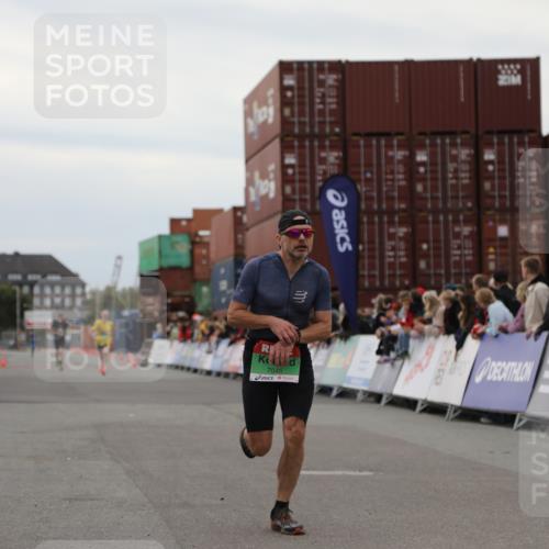 03.10.2025 - Köhlbrandbrückenlauf Yannick Fuchs http://msf.ph/oto/8982968 03.10.2025 15:50:23 Ziel 7045, 7140, 9713 meine-sportfotos.de