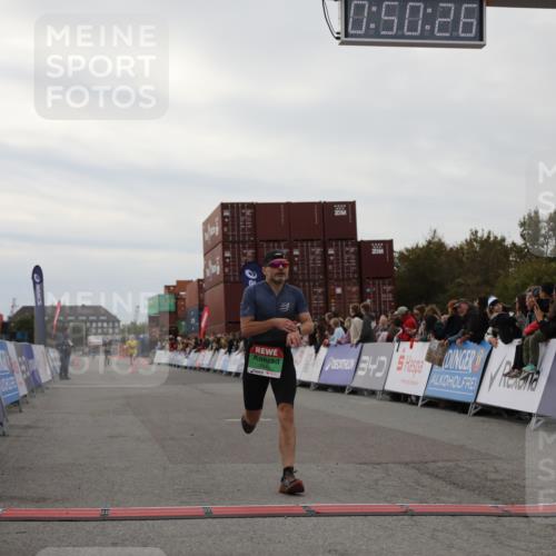 03.10.2025 - Köhlbrandbrückenlauf Yannick Fuchs http://msf.ph/oto/8982973 03.10.2025 15:50:24 Ziel 7045, 7140, 9713 meine-sportfotos.de