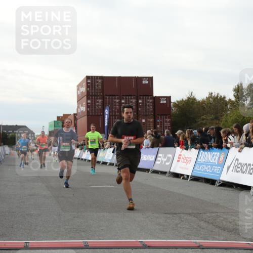 03.10.2025 - Köhlbrandbrückenlauf Yannick Fuchs http://msf.ph/oto/8982974 03.10.2025 16:06:02 Ziel 7610, 8539, 8813, 8886, 9100, 9378, 9468, 9596, 9626 meine-sportfotos.de