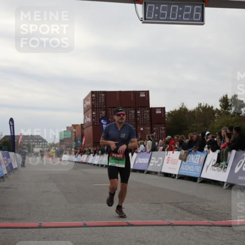 03.10.2025 - Köhlbrandbrückenlauf Yannick Fuchs http://msf.ph/oto/8982975 03.10.2025 15:50:24 Ziel 7045, 7140, 9713 meine-sportfotos.de
