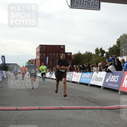 03.10.2025 - Köhlbrandbrückenlauf Yannick Fuchs http://msf.ph/oto/8982976 03.10.2025 16:06:03 Ziel 7296, 7610, 8539, 8813, 8886, 9100, 9378, 9468, 9596, 9626 meine-sportfotos.de