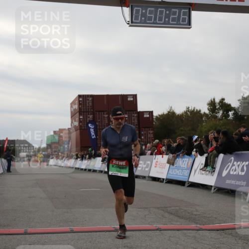 03.10.2025 - Köhlbrandbrückenlauf Yannick Fuchs http://msf.ph/oto/8982978 03.10.2025 15:50:24 Ziel 7045, 7140, 9713 meine-sportfotos.de