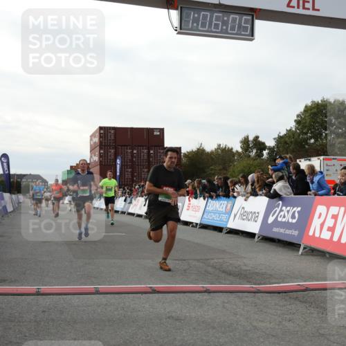 03.10.2025 - Köhlbrandbrückenlauf Yannick Fuchs http://msf.ph/oto/8982979 03.10.2025 16:06:03 Ziel 7296, 7610, 8539, 8813, 8886, 9100, 9378, 9468, 9596, 9626 meine-sportfotos.de