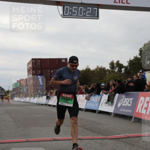 03.10.2025 - Köhlbrandbrückenlauf Yannick Fuchs http://msf.ph/oto/8982982 03.10.2025 15:50:25 Ziel 7045, 7140, 9713 meine-sportfotos.de