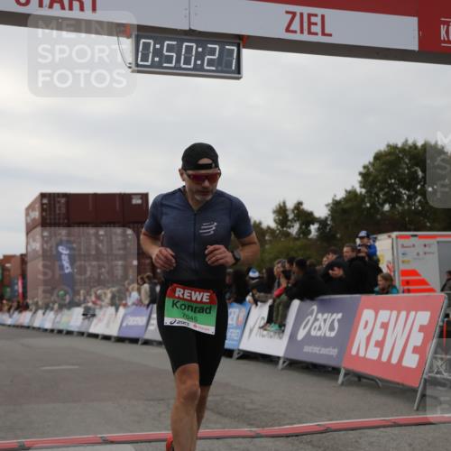 03.10.2025 - Köhlbrandbrückenlauf Yannick Fuchs http://msf.ph/oto/8982985 03.10.2025 15:50:25 Ziel 7045, 7140, 9713 meine-sportfotos.de