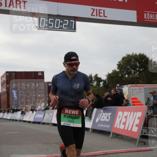 03.10.2025 - Köhlbrandbrückenlauf Yannick Fuchs http://msf.ph/oto/8982987 03.10.2025 15:50:25 Ziel 7045, 7140, 9713 meine-sportfotos.de
