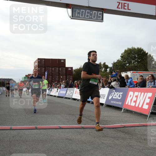 03.10.2025 - Köhlbrandbrückenlauf Yannick Fuchs http://msf.ph/oto/8982988 03.10.2025 16:06:03 Ziel 7296, 7610, 8539, 8813, 8886, 9100, 9378, 9468, 9596, 9626 meine-sportfotos.de