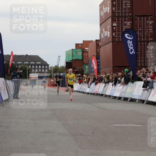 03.10.2025 - Köhlbrandbrückenlauf Yannick Fuchs http://msf.ph/oto/8982991 03.10.2025 15:50:27 Ziel 7045, 7140 meine-sportfotos.de