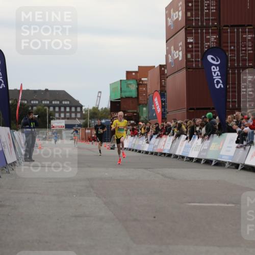 03.10.2025 - Köhlbrandbrückenlauf Yannick Fuchs http://msf.ph/oto/8982992 03.10.2025 15:50:27 Ziel 7045, 7140 meine-sportfotos.de