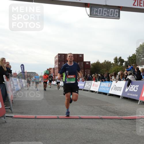 03.10.2025 - Köhlbrandbrückenlauf Yannick Fuchs http://msf.ph/oto/8982995 03.10.2025 16:06:04 Ziel 7296, 7343, 7610, 8539, 8813, 8886, 9100, 9378, 9451, 9468, 9596, 9626, 9633 meine-sportfotos.de