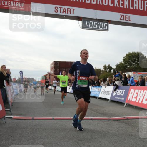 03.10.2025 - Köhlbrandbrückenlauf Yannick Fuchs http://msf.ph/oto/8983001 03.10.2025 16:06:05 Ziel 7296, 7343, 7610, 8539, 8813, 8886, 9100, 9378, 9451, 9468, 9596, 9626, 9633 meine-sportfotos.de