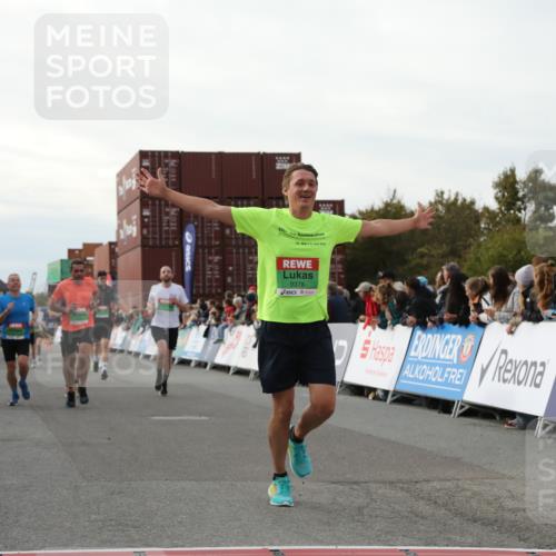 03.10.2025 - Köhlbrandbrückenlauf Yannick Fuchs http://msf.ph/oto/8983007 03.10.2025 16:06:05 Ziel 7296, 7343, 7610, 8539, 8813, 8886, 9100, 9378, 9451, 9468, 9596, 9626, 9633 meine-sportfotos.de