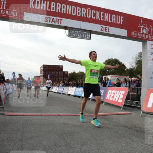 03.10.2025 - Köhlbrandbrückenlauf Yannick Fuchs http://msf.ph/oto/8983015 03.10.2025 16:06:06 Ziel 7296, 7343, 7610, 8539, 8813, 8886, 9100, 9378, 9451, 9468, 9596, 9626, 9633 meine-sportfotos.de