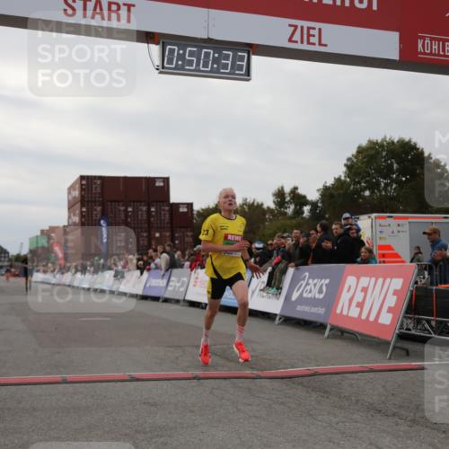 03.10.2025 - Köhlbrandbrückenlauf Yannick Fuchs http://msf.ph/oto/8983016 03.10.2025 15:50:31 Ziel 7036, 7140 meine-sportfotos.de