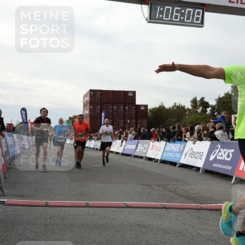 03.10.2025 - Köhlbrandbrückenlauf Yannick Fuchs http://msf.ph/oto/8983018 03.10.2025 16:06:06 Ziel 7296, 7343, 7610, 8539, 8813, 8886, 9100, 9378, 9451, 9468, 9596, 9626, 9633 meine-sportfotos.de