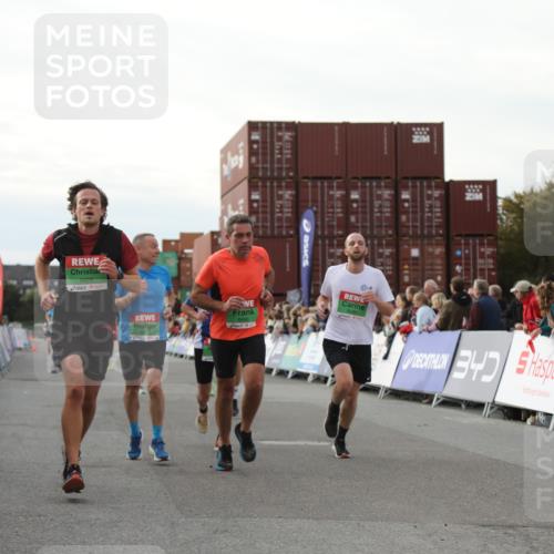 03.10.2025 - Köhlbrandbrückenlauf Yannick Fuchs http://msf.ph/oto/8983020 03.10.2025 16:06:07 Ziel 7296, 7343, 7610, 8064, 8539, 8813, 8886, 9100, 9378, 9451, 9468, 9596, 9626, 9633 meine-sportfotos.de