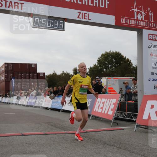 03.10.2025 - Köhlbrandbrückenlauf Yannick Fuchs http://msf.ph/oto/8983021 03.10.2025 15:50:32 Ziel 7036, 7140 meine-sportfotos.de