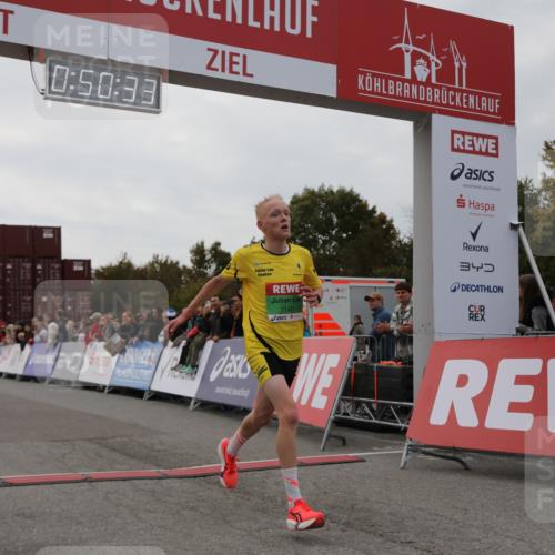 03.10.2025 - Köhlbrandbrückenlauf Yannick Fuchs http://msf.ph/oto/8983023 03.10.2025 15:50:32 Ziel 7036, 7140 meine-sportfotos.de