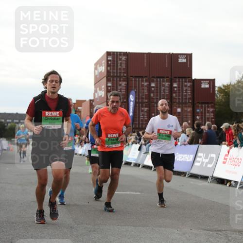03.10.2025 - Köhlbrandbrückenlauf Yannick Fuchs http://msf.ph/oto/8983024 03.10.2025 16:06:07 Ziel 7296, 7343, 7610, 8064, 8539, 8813, 8886, 9100, 9378, 9451, 9468, 9596, 9626, 9633 meine-sportfotos.de