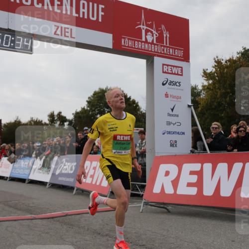 03.10.2025 - Köhlbrandbrückenlauf Yannick Fuchs http://msf.ph/oto/8983025 03.10.2025 15:50:32 Ziel 7036, 7140 meine-sportfotos.de