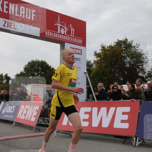 03.10.2025 - Köhlbrandbrückenlauf Yannick Fuchs http://msf.ph/oto/8983026 03.10.2025 15:50:32 Ziel 7036, 7140 meine-sportfotos.de
