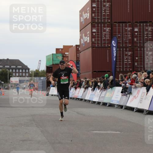 03.10.2025 - Köhlbrandbrückenlauf Yannick Fuchs http://msf.ph/oto/8983035 03.10.2025 15:50:34 Ziel 7036, 7140 meine-sportfotos.de