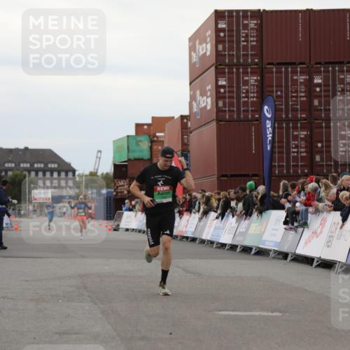 03.10.2025 - Köhlbrandbrückenlauf Yannick Fuchs http://msf.ph/oto/8983037 03.10.2025 15:50:34 Ziel 7036, 7140 meine-sportfotos.de